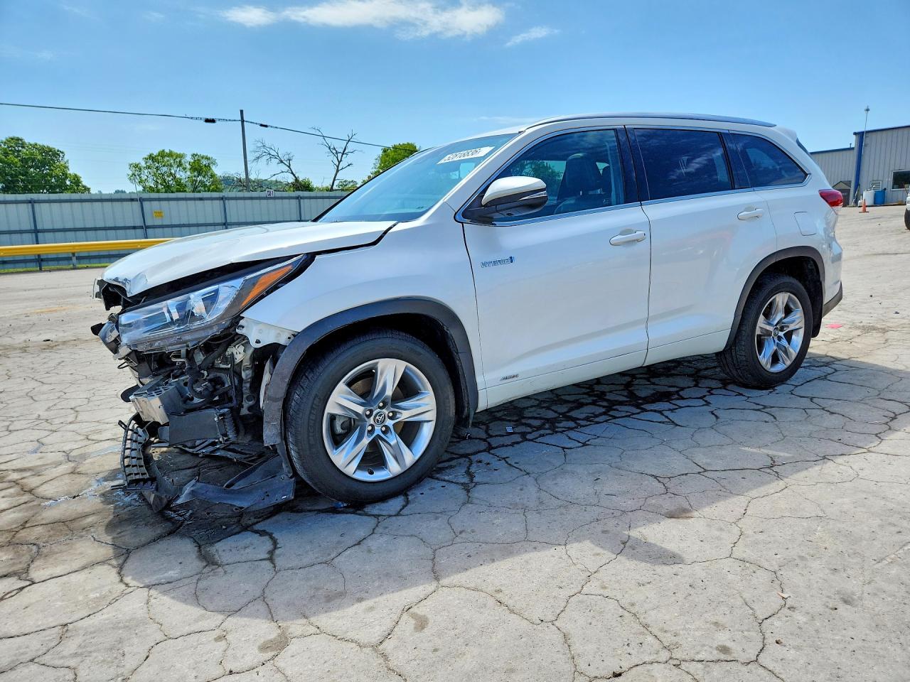 Salvage Toyota Highlander Image