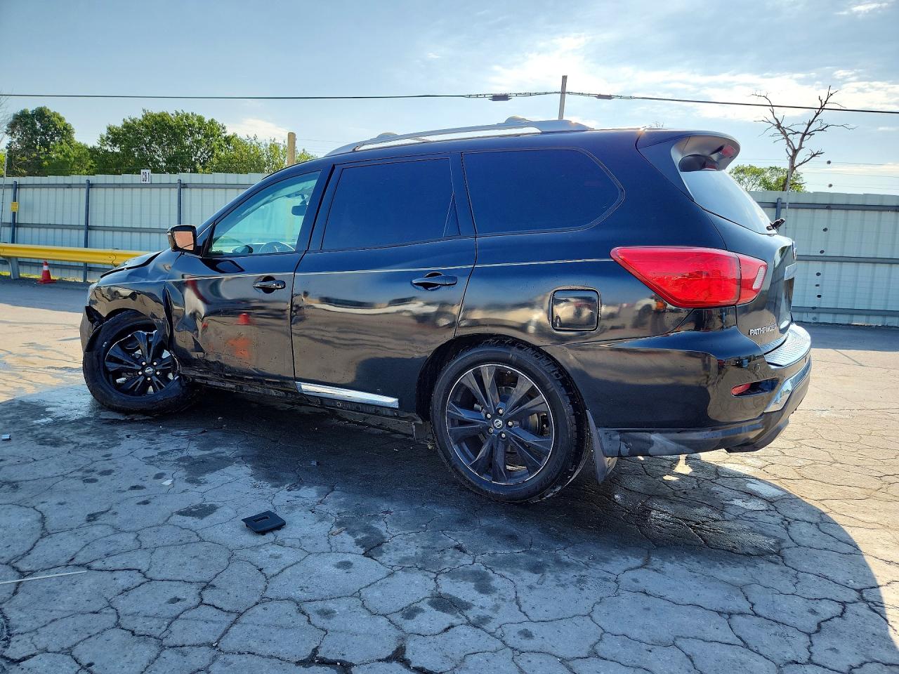 Nissan Pathfinder S