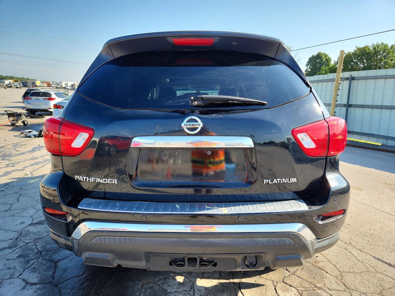 Nissan Pathfinder S