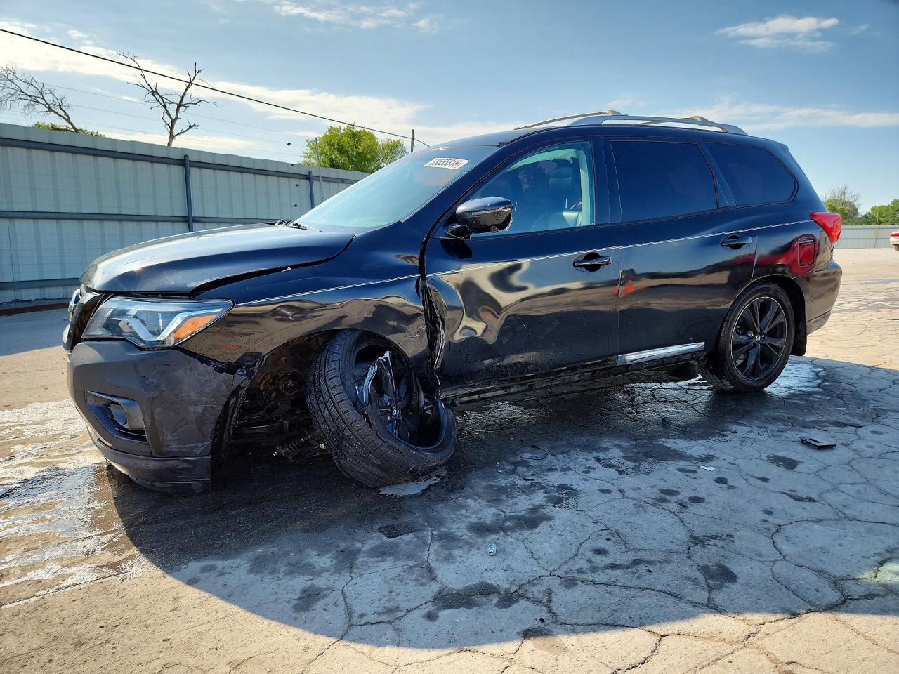 Salvage Nissan Pathfinder Image