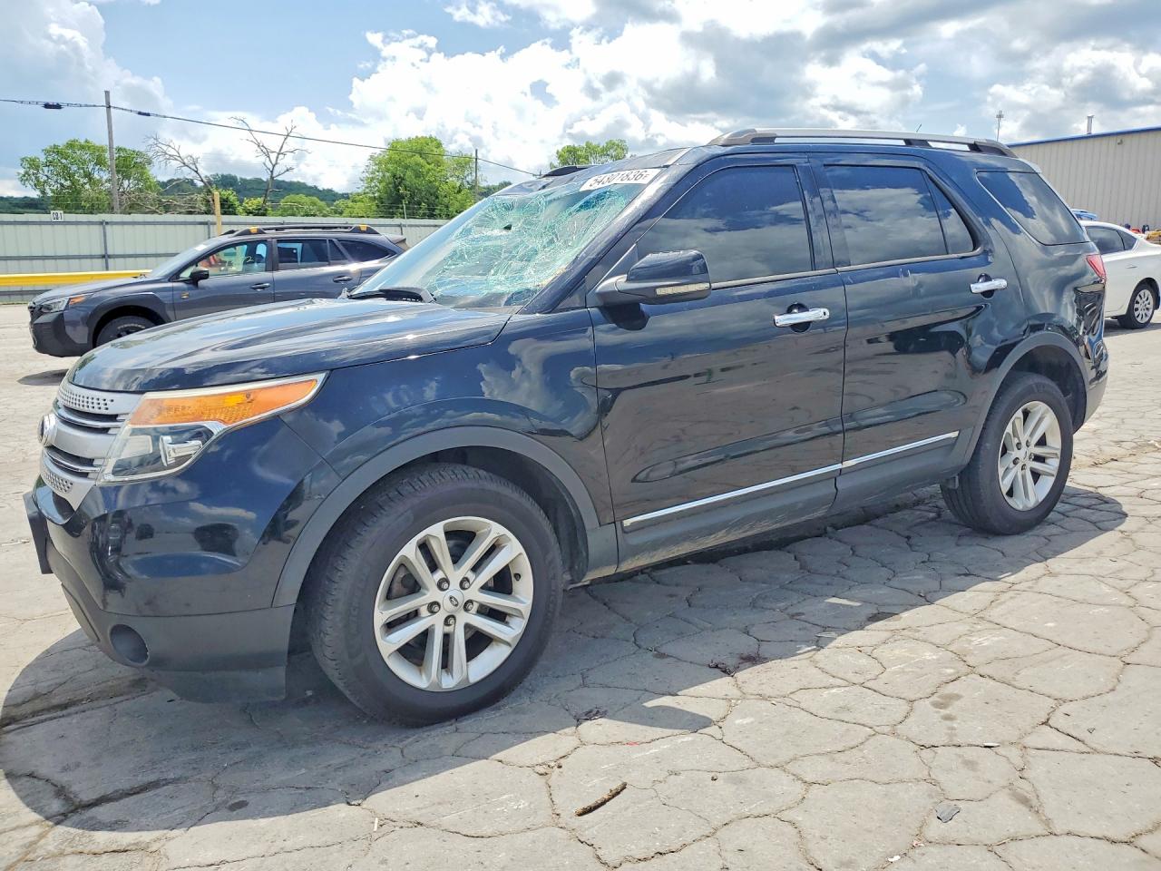 Salvage Ford Explorer Image