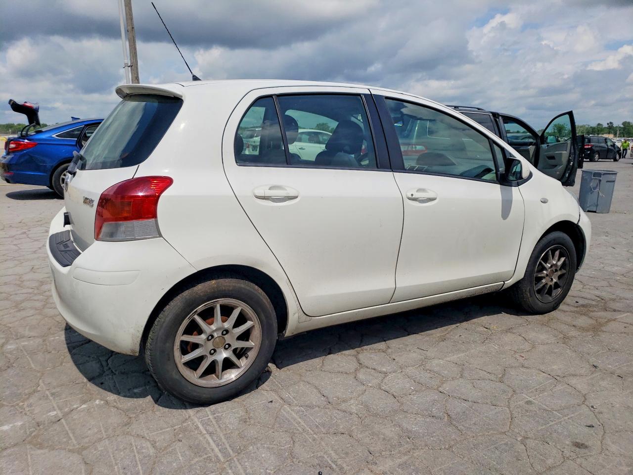 Toyota Yaris Base