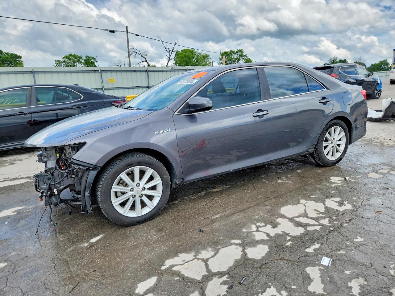 Salvage Toyota Camry Image