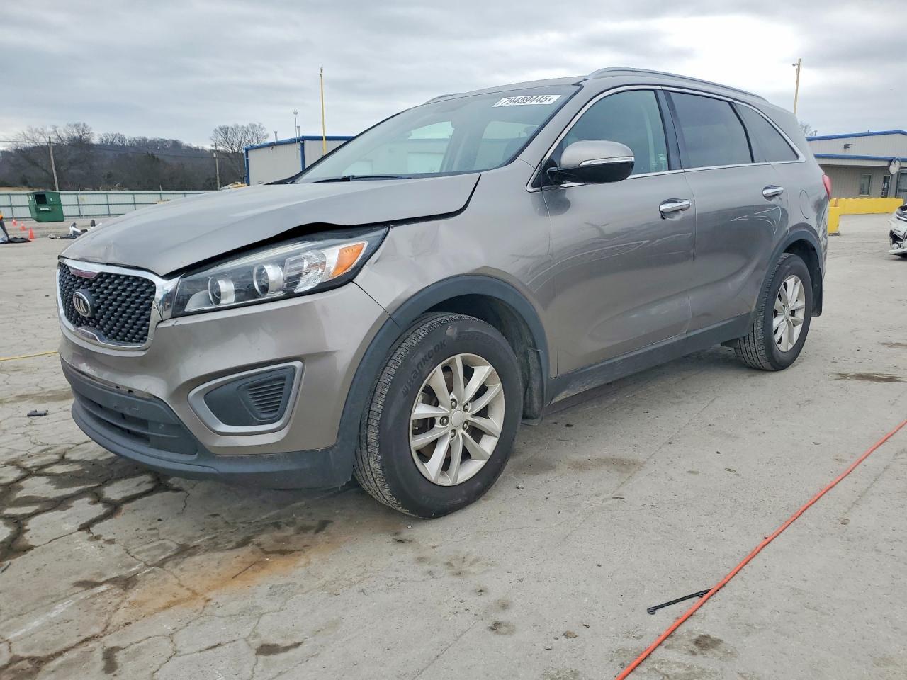 Salvage Kia Sorento Image