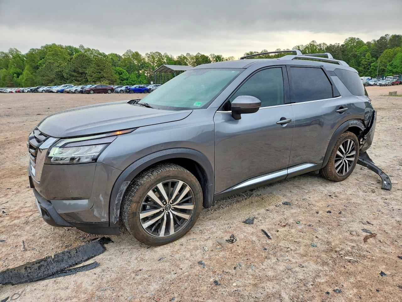 Salvage Nissan Pathfinder Image