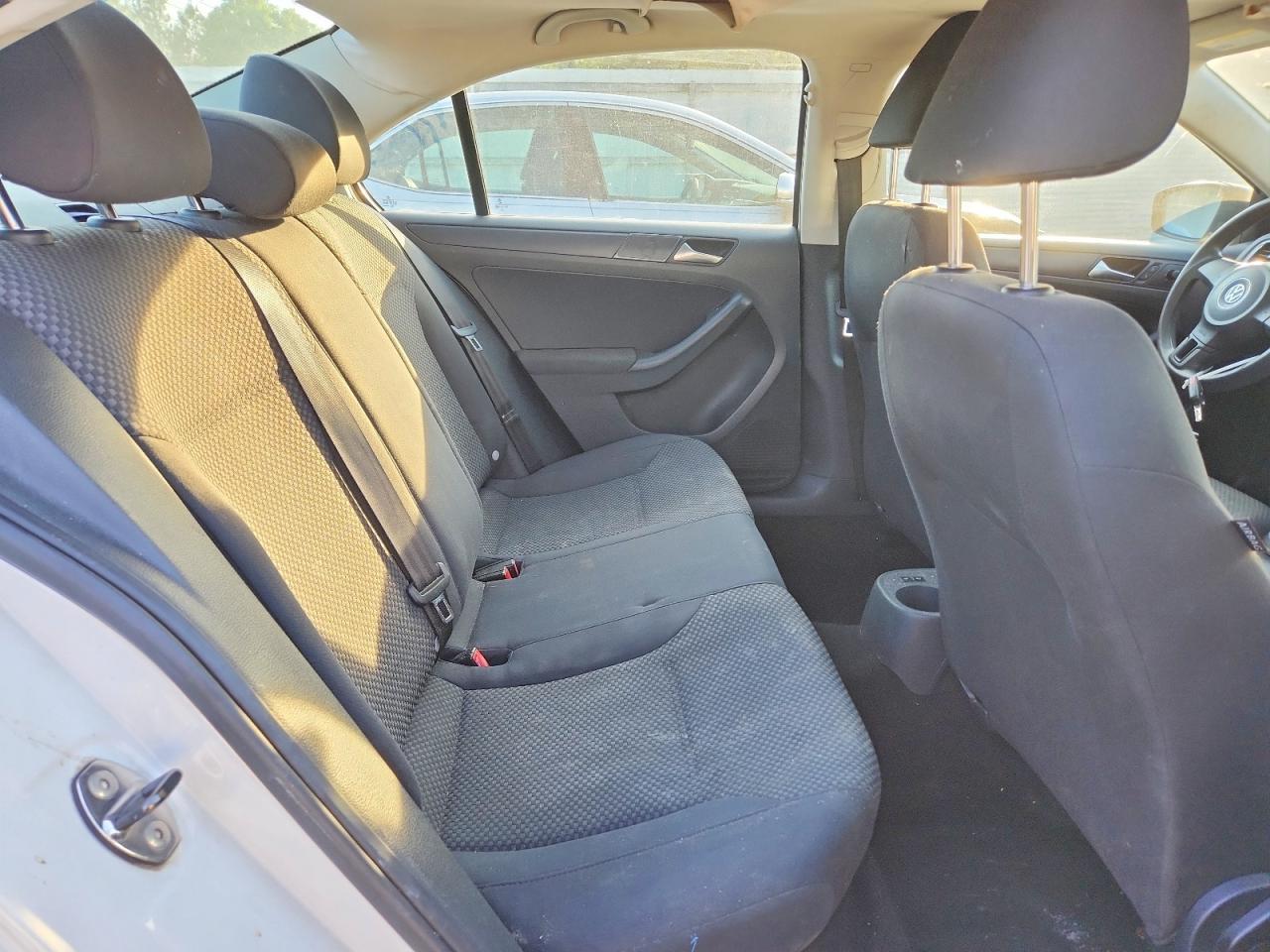 Volkswagen Jetta Base