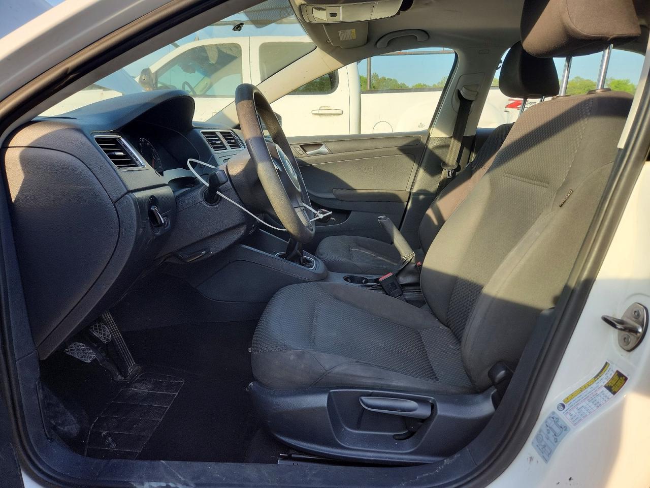 Volkswagen Jetta Base