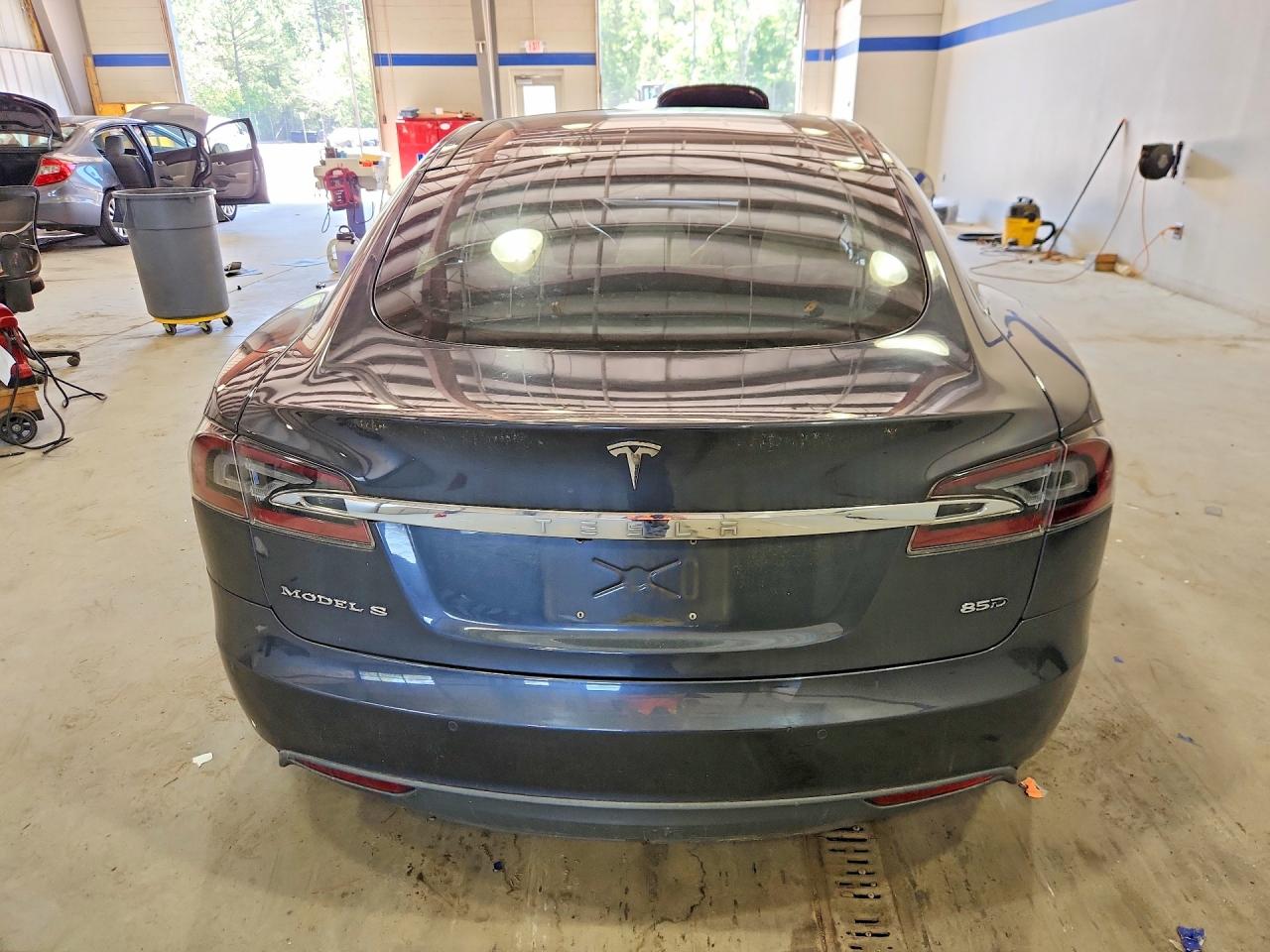 Tesla Model S 85d