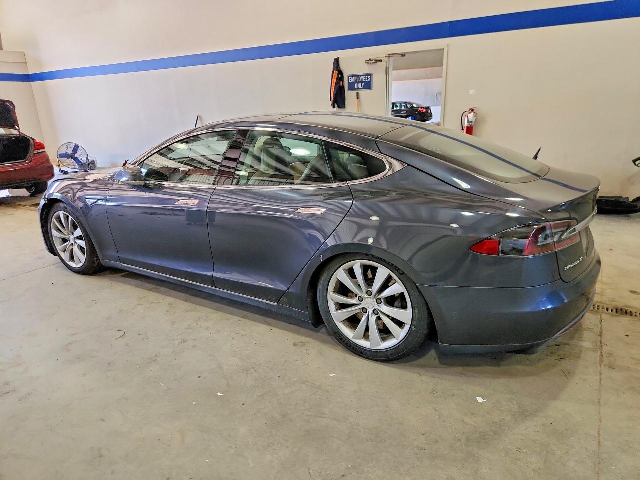 Tesla Model S 85d