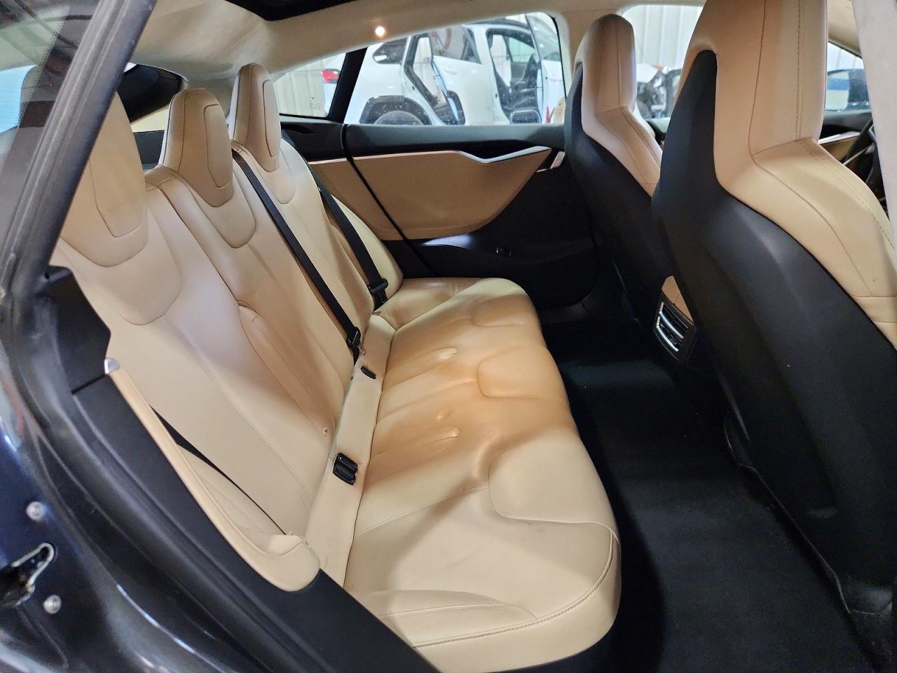 Tesla Model S 85d