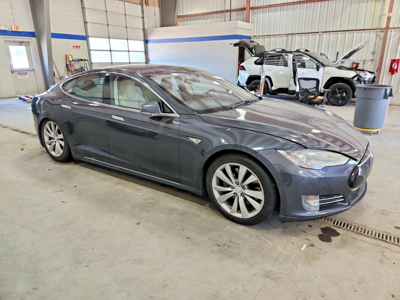 Tesla Model S 85d