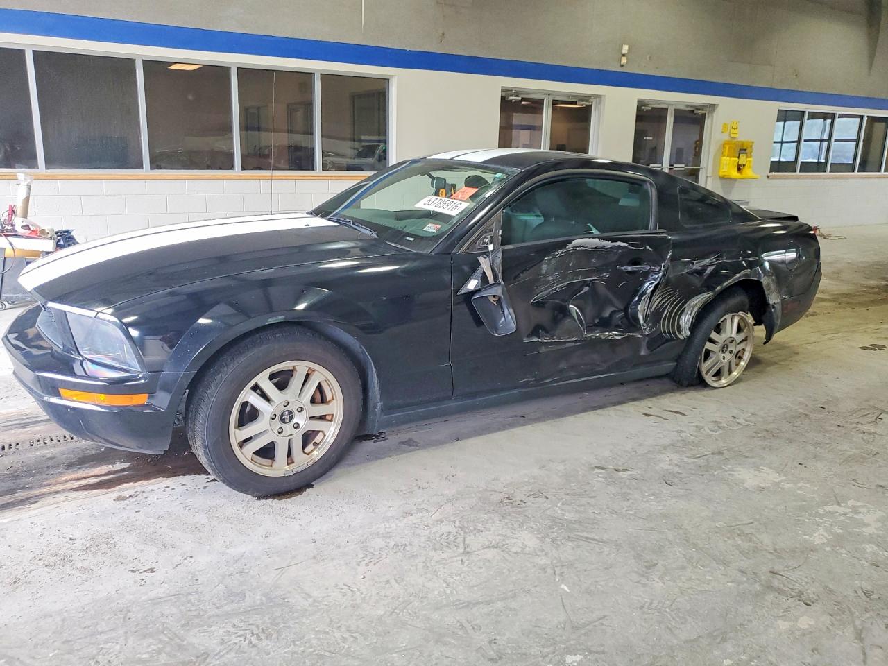 Salvage Ford Mustang Image