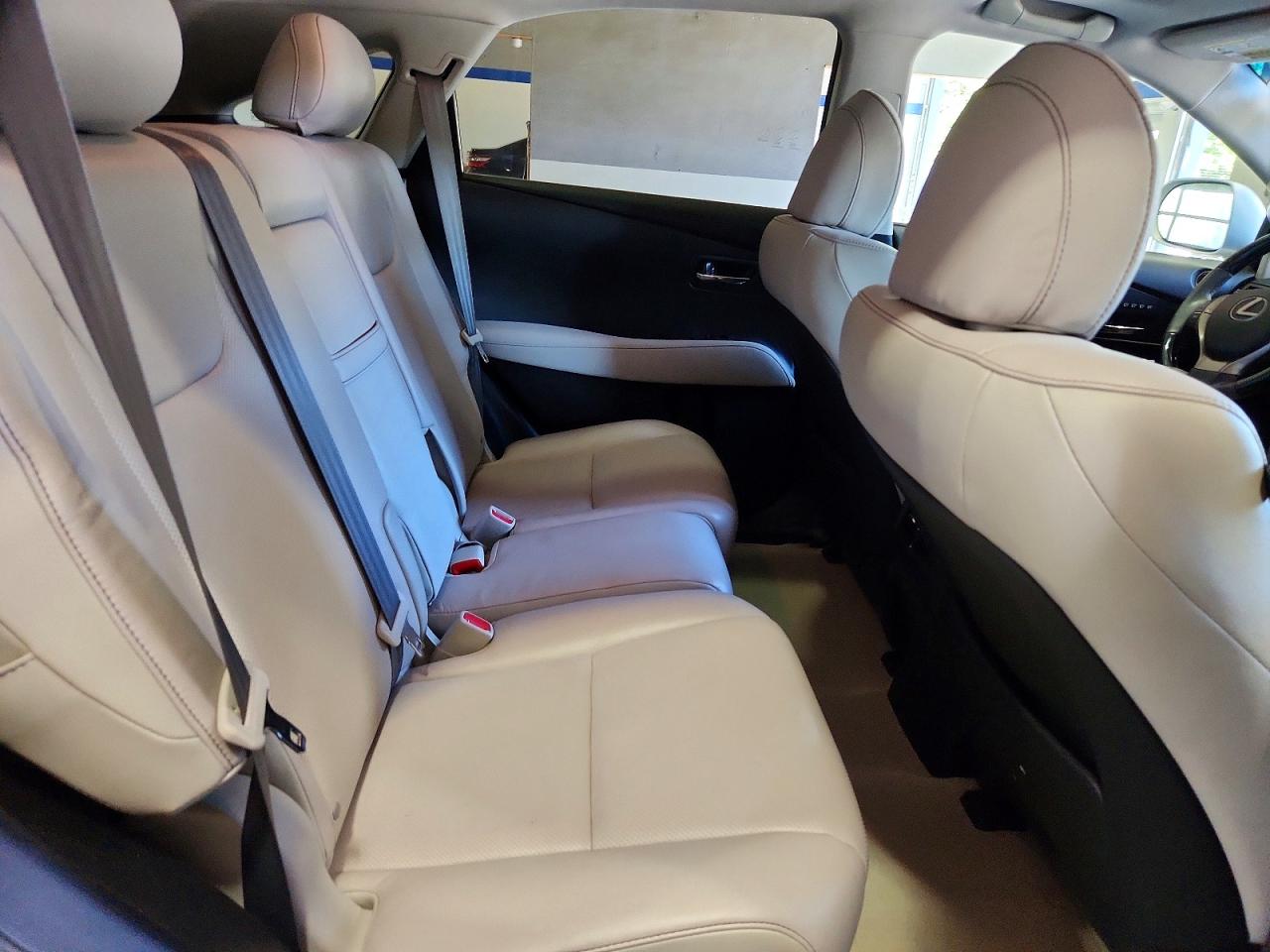 Lexus RX Base