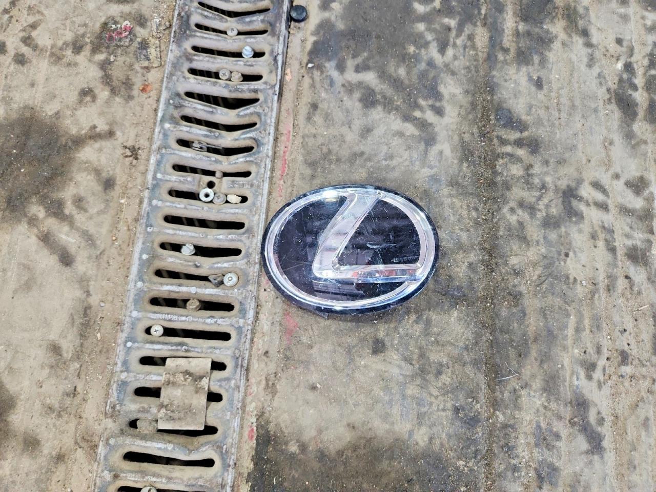 Lexus RX Base