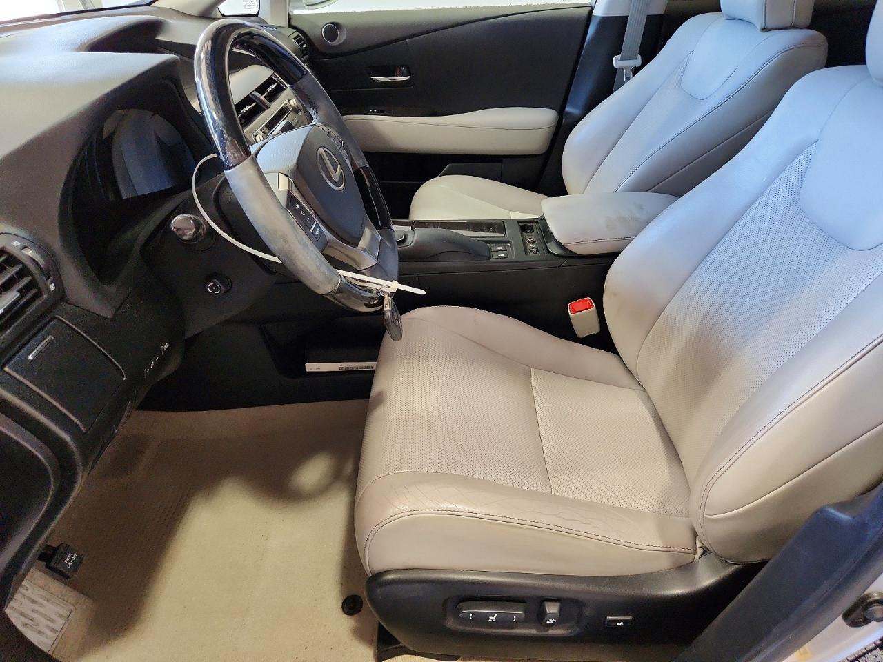 Lexus RX Base