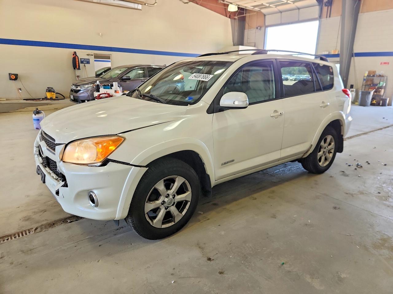 Salvage Toyota RAV4 Image