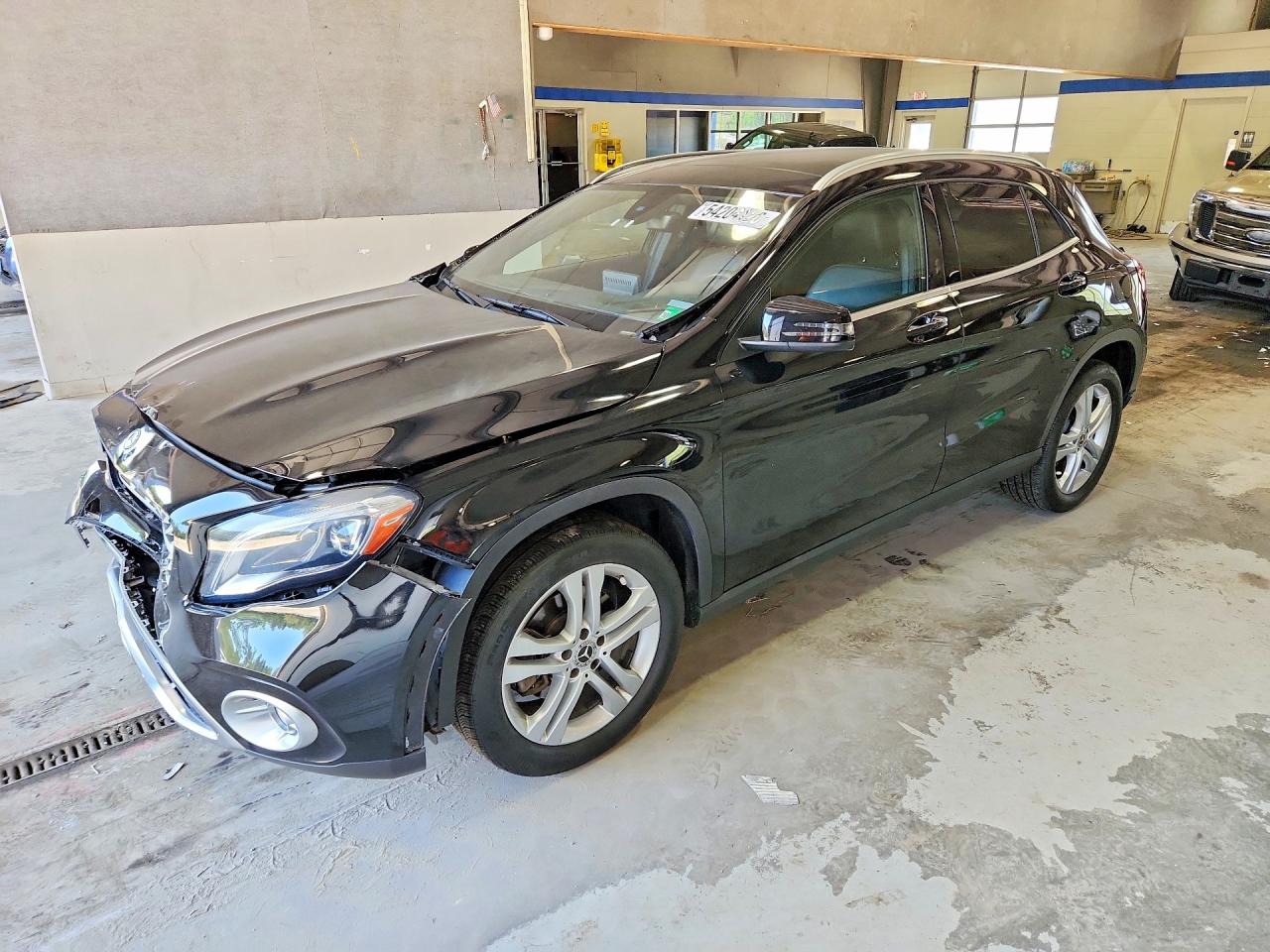 Salvage Mercedes-Benz GLA Image