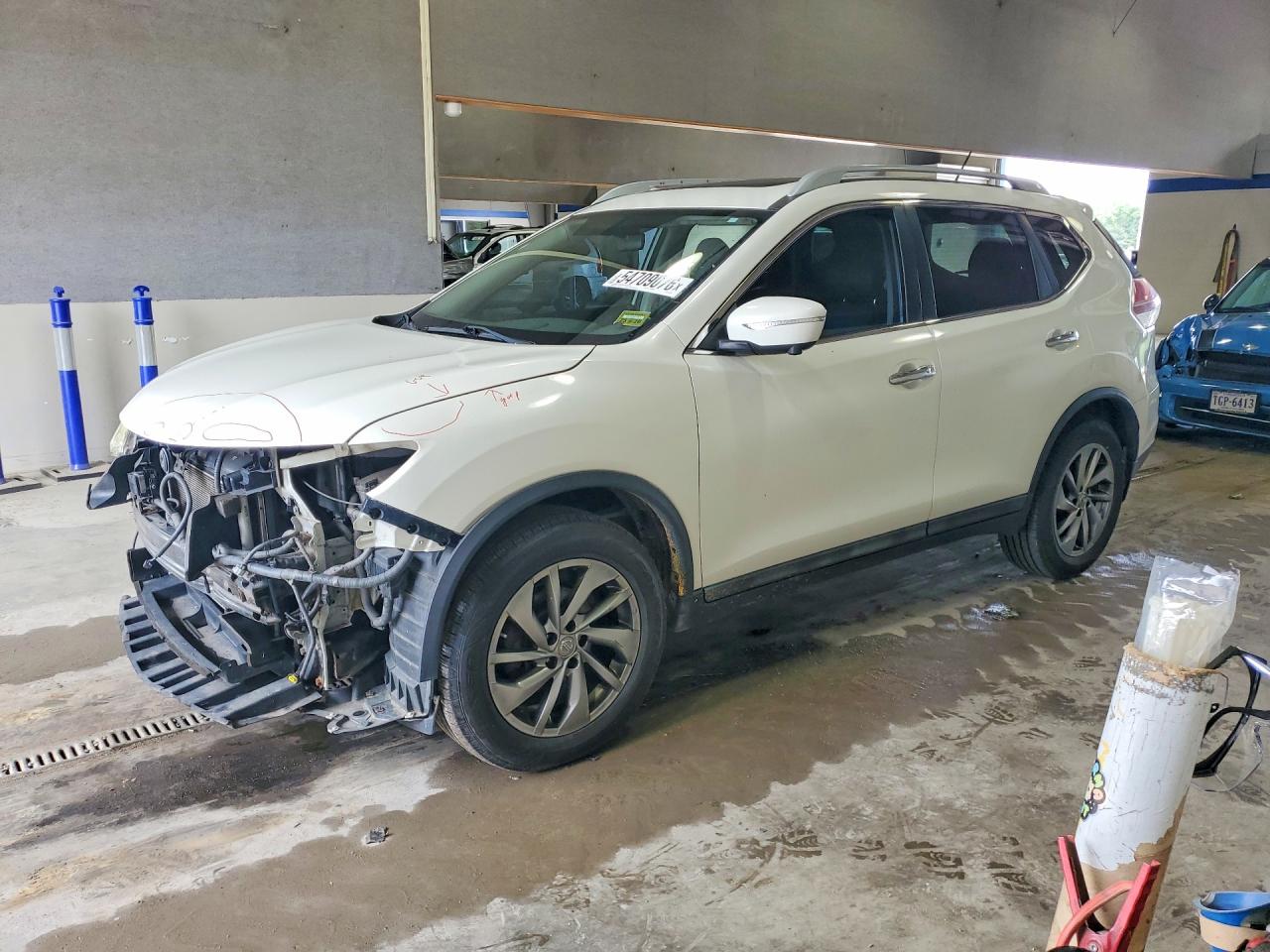 Salvage Nissan Rogue Image