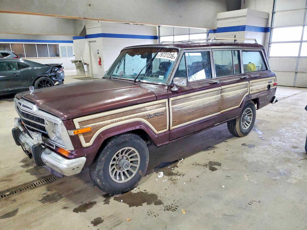 Salvage Jeep Grand Wagoneer Image