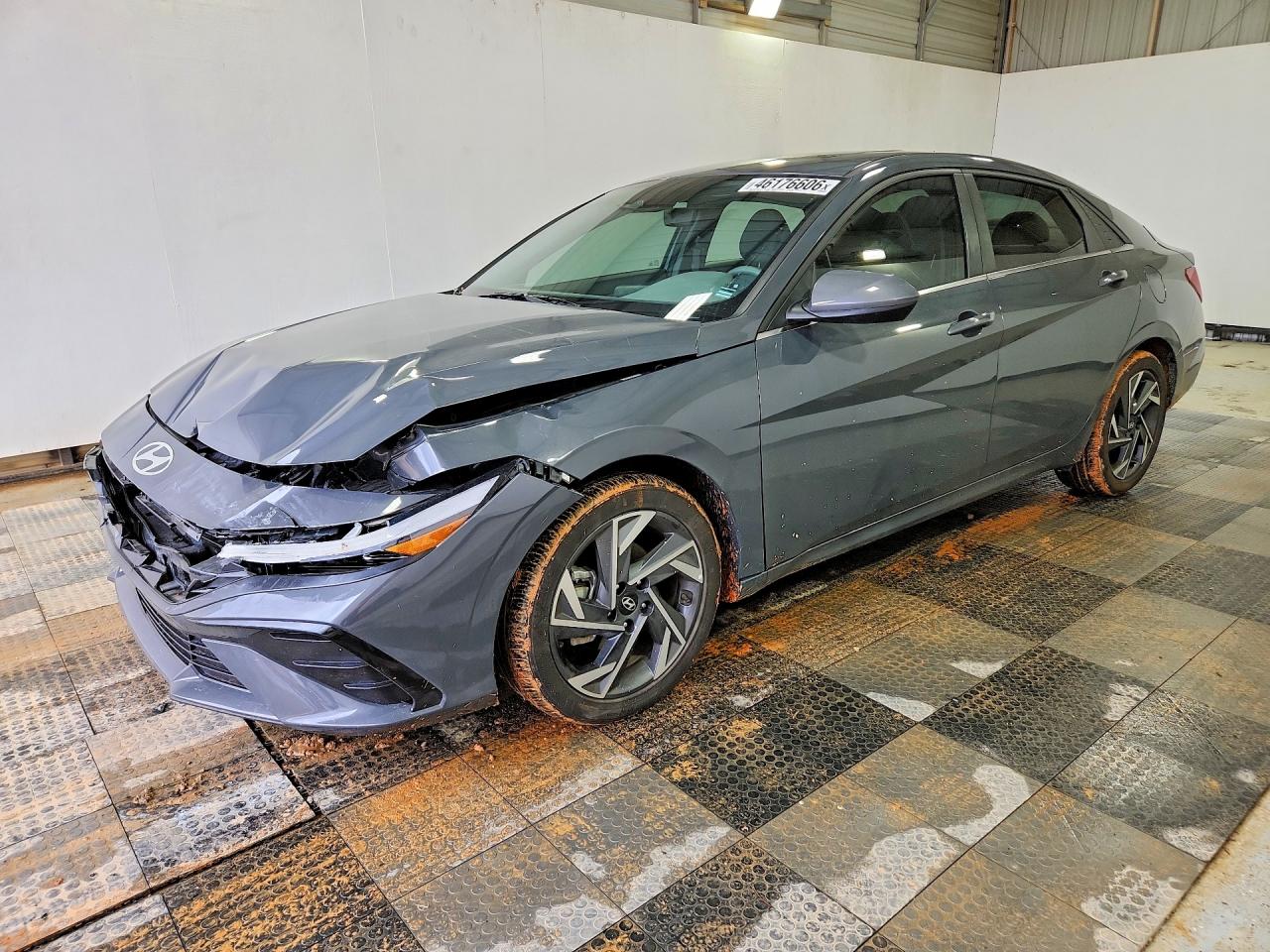 Salvage Hyundai ELANTRA Image