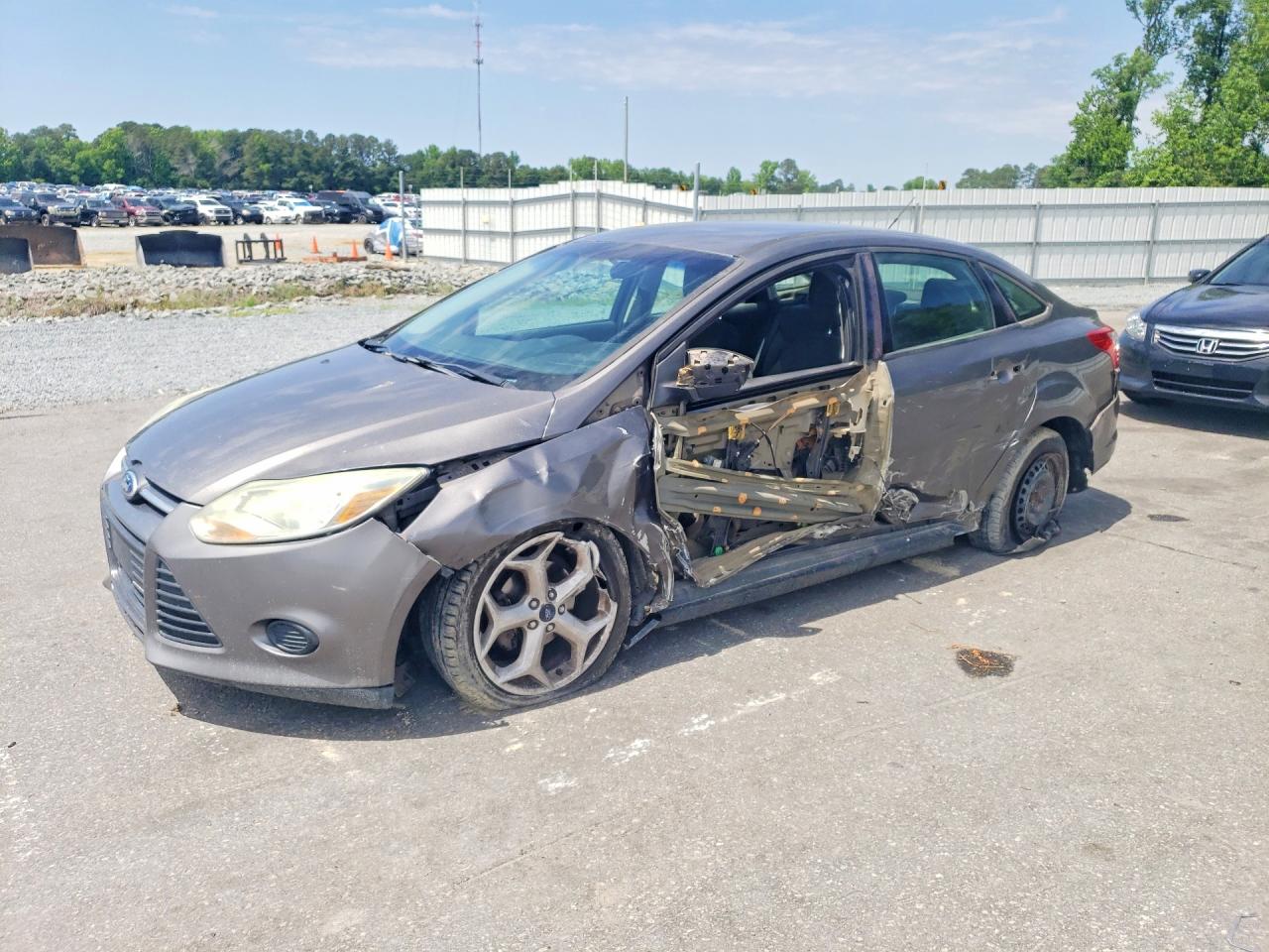 Salvage Ford Focus Image