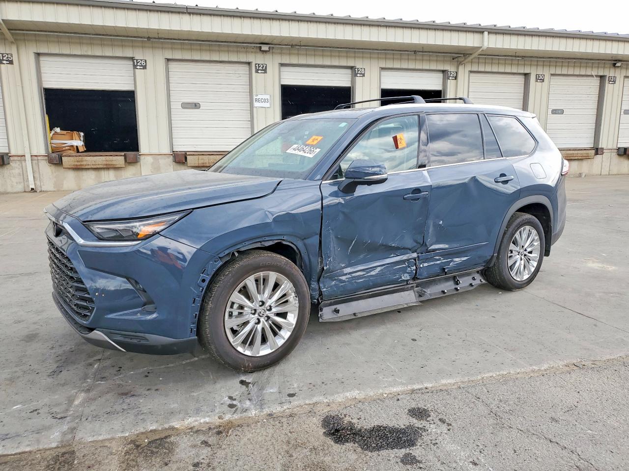 Salvage Toyota Grand High Image