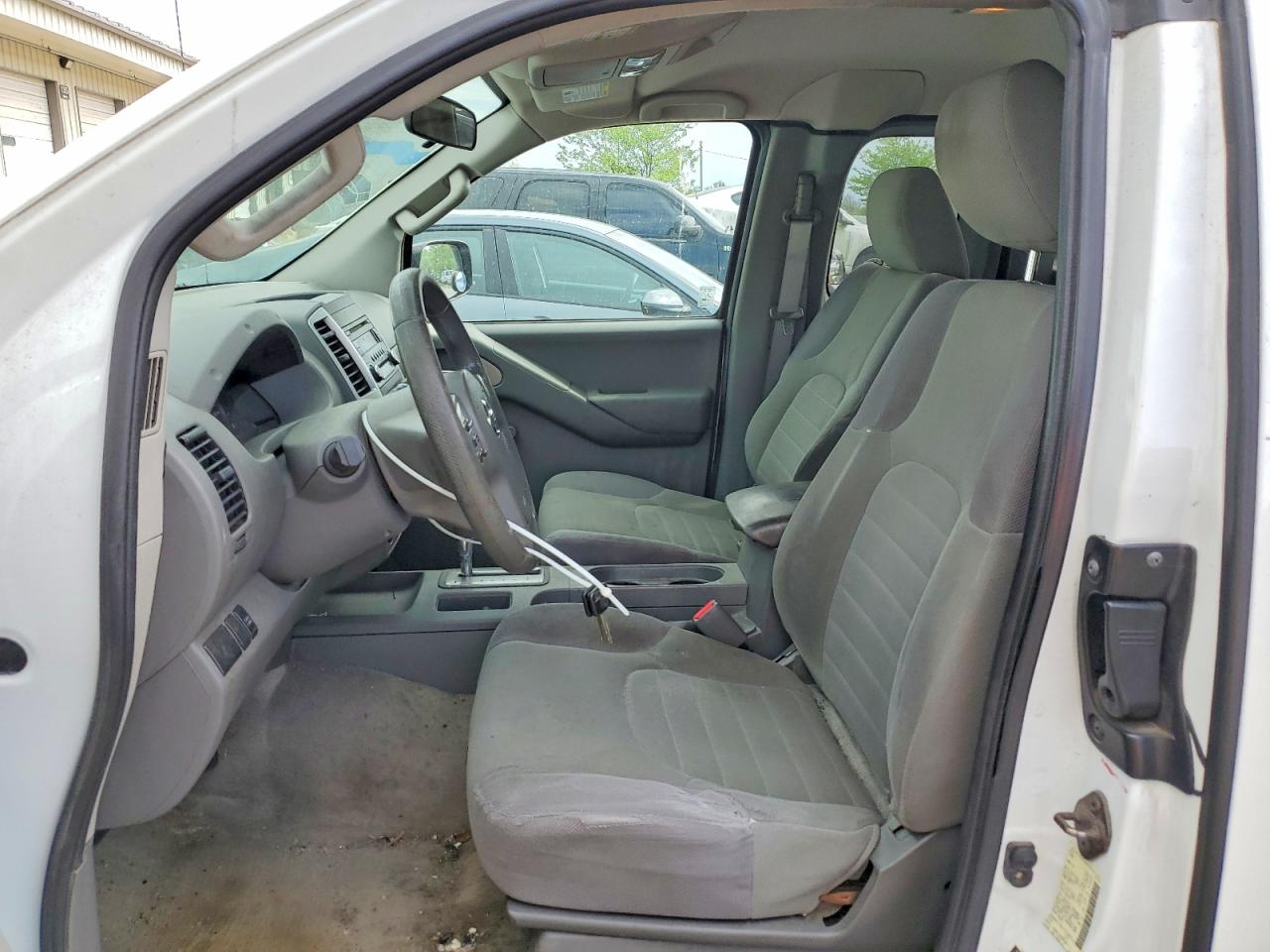 Nissan Frontier S