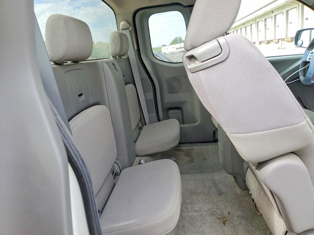 Nissan Frontier S