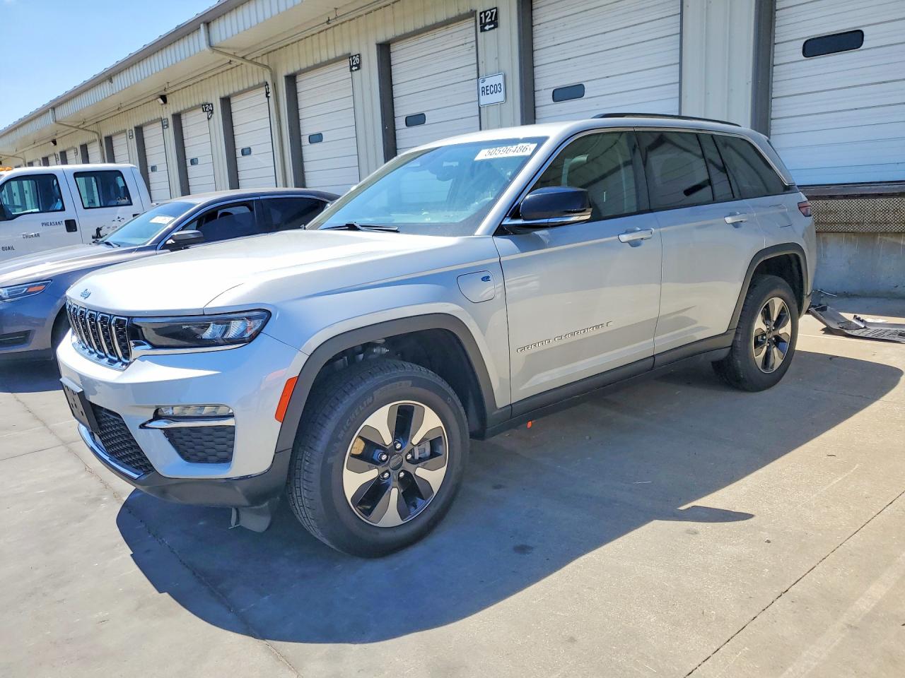 Salvage Jeep Cherokee Image