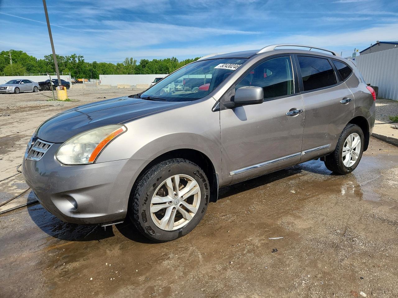 Salvage Nissan Rogue Image