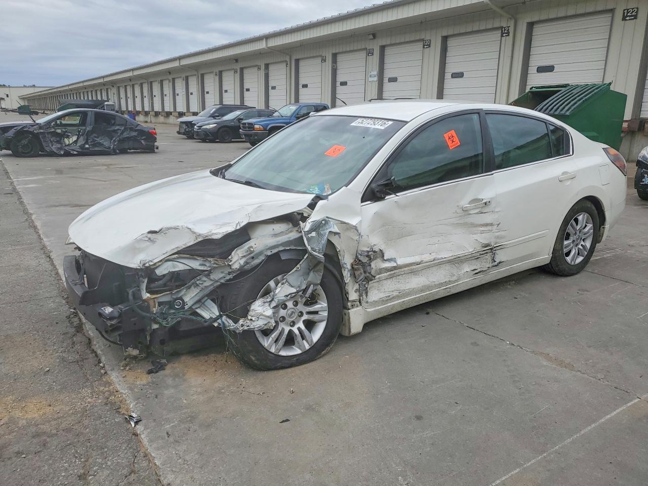 Salvage Nissan Altima Image
