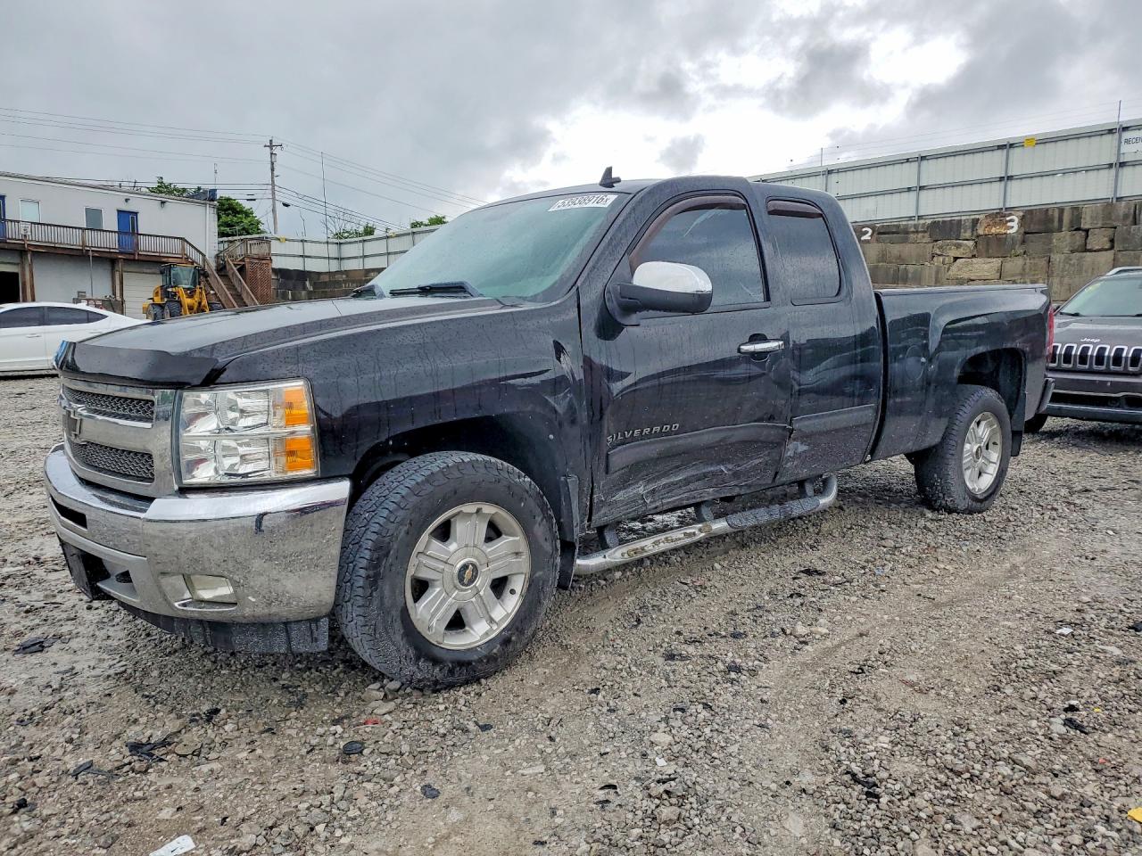 Salvage Chevrolet Silverado Image