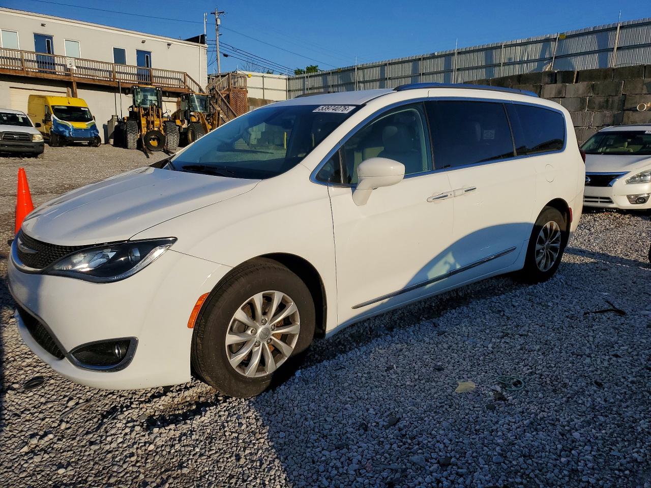Salvage Chrysler Pacifica Image