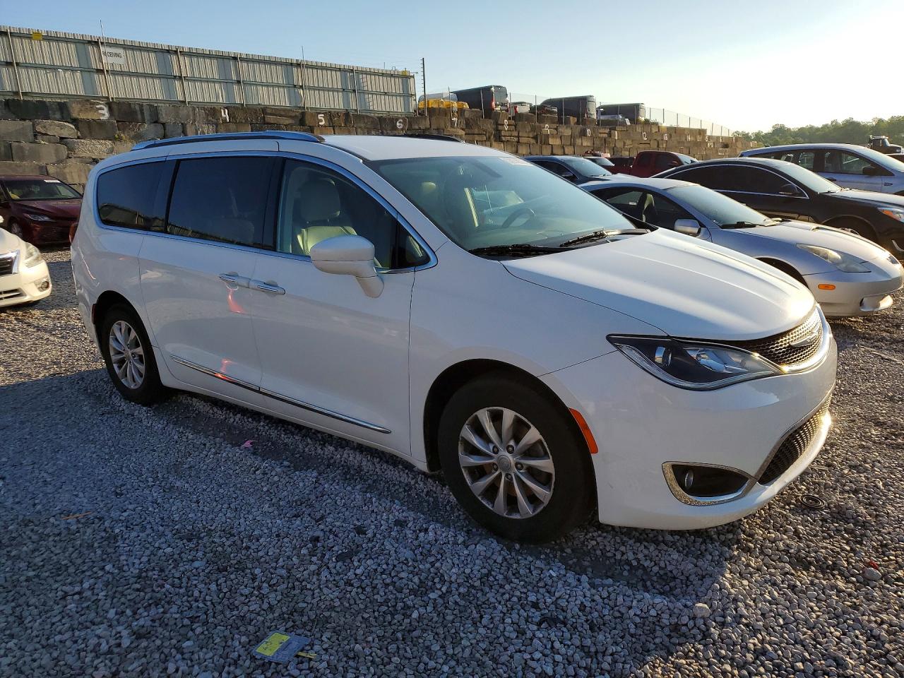 Chrysler Pacifica Touring L