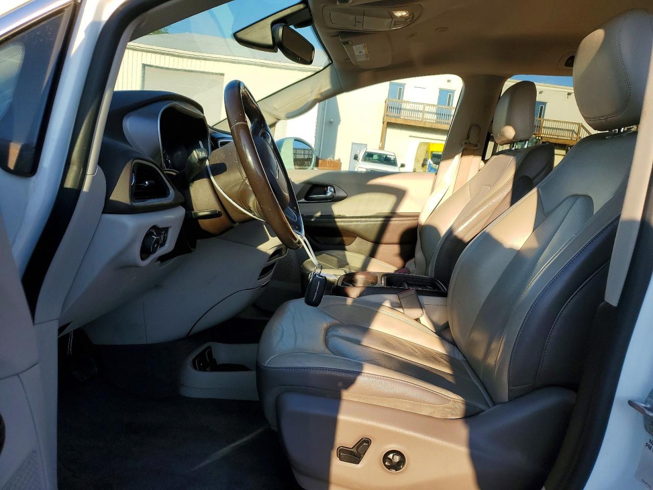 Chrysler Pacifica Touring L