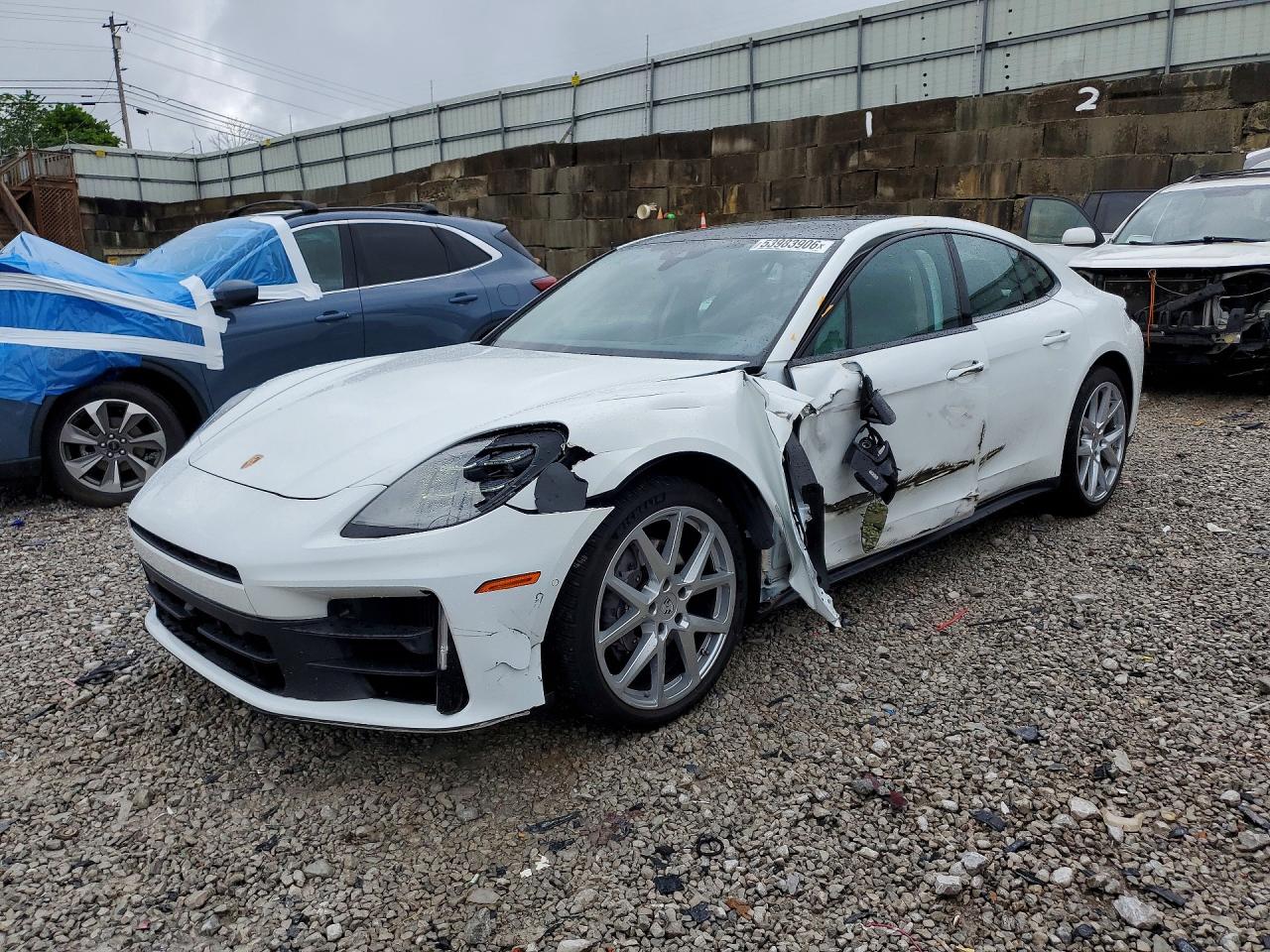 Salvage Porsche Panamera Image