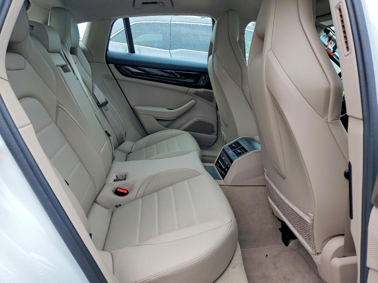 Porsche Panamera Base