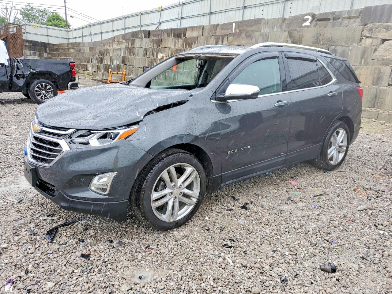 Salvage Chevrolet Equinox Image