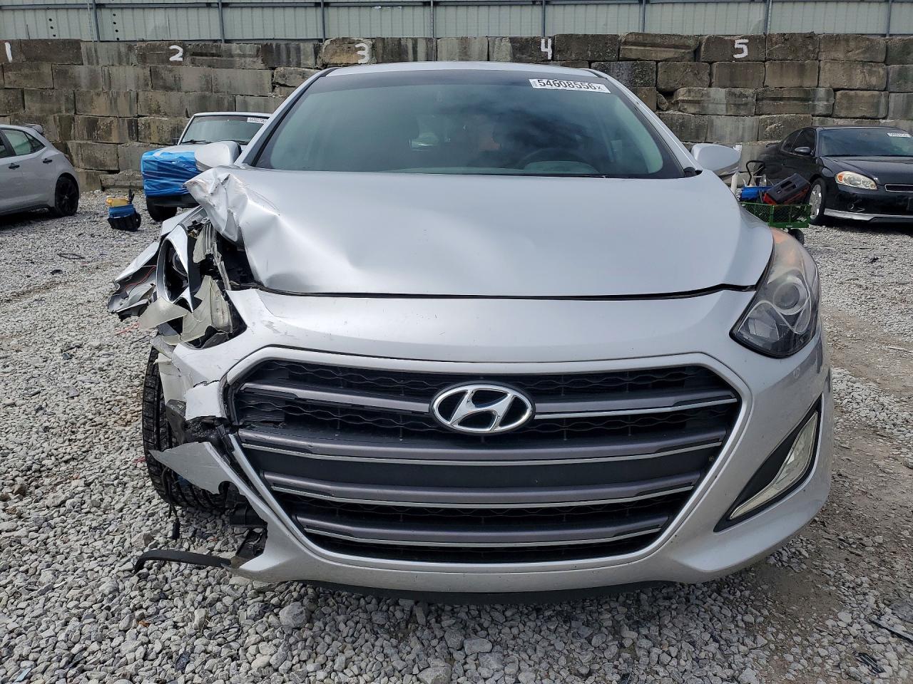 Hyundai ELANTRA Base