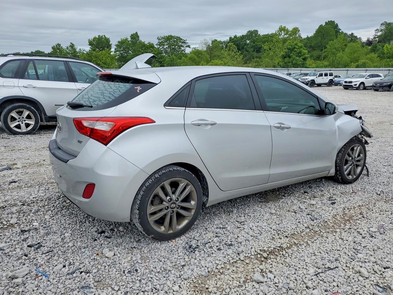 Hyundai ELANTRA Base