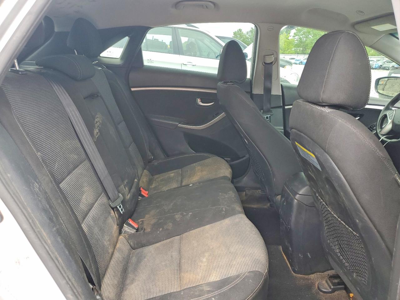 Hyundai ELANTRA Base