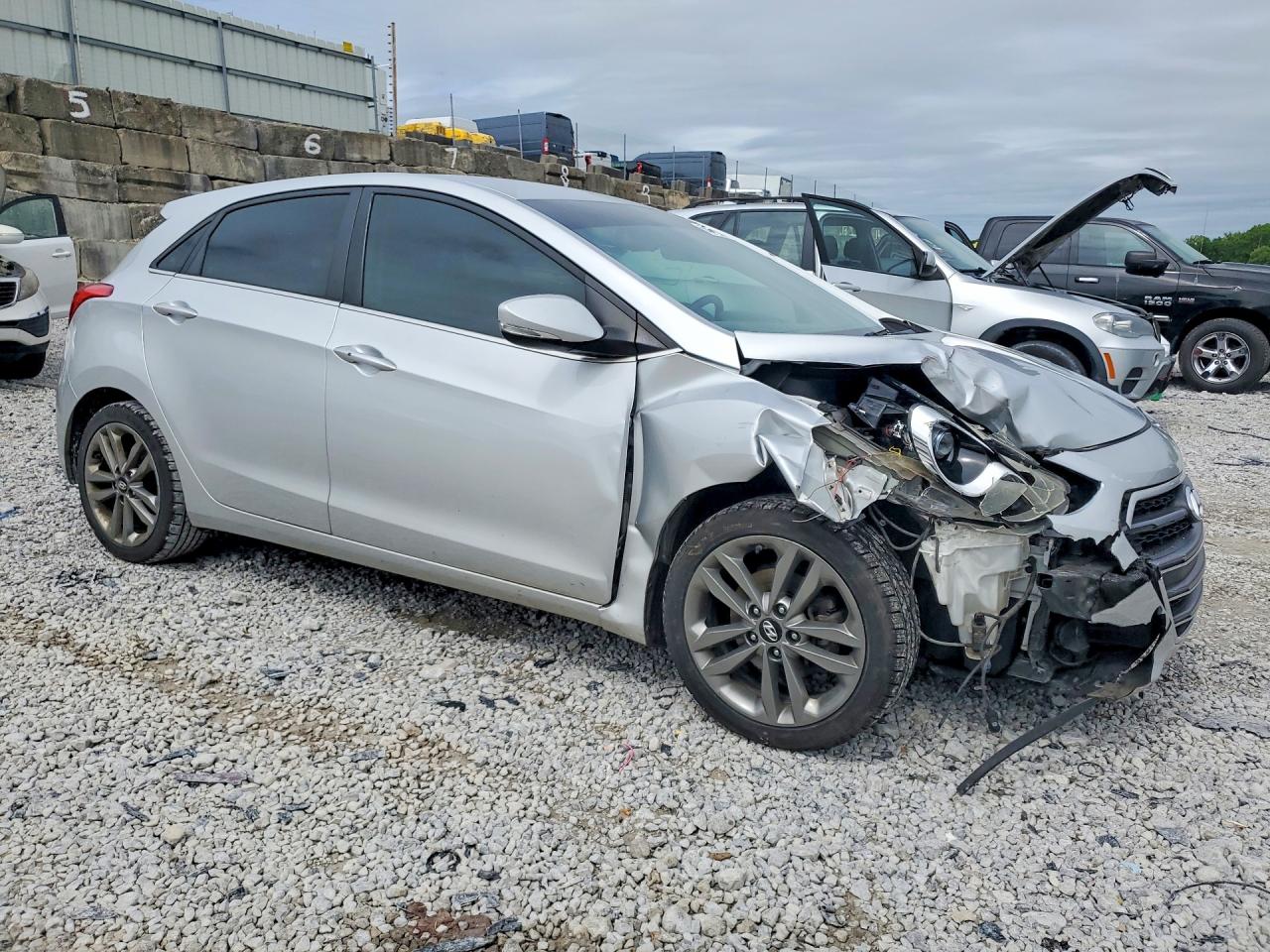 Hyundai ELANTRA Base