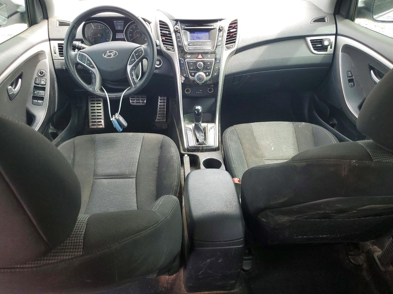 Hyundai ELANTRA Base