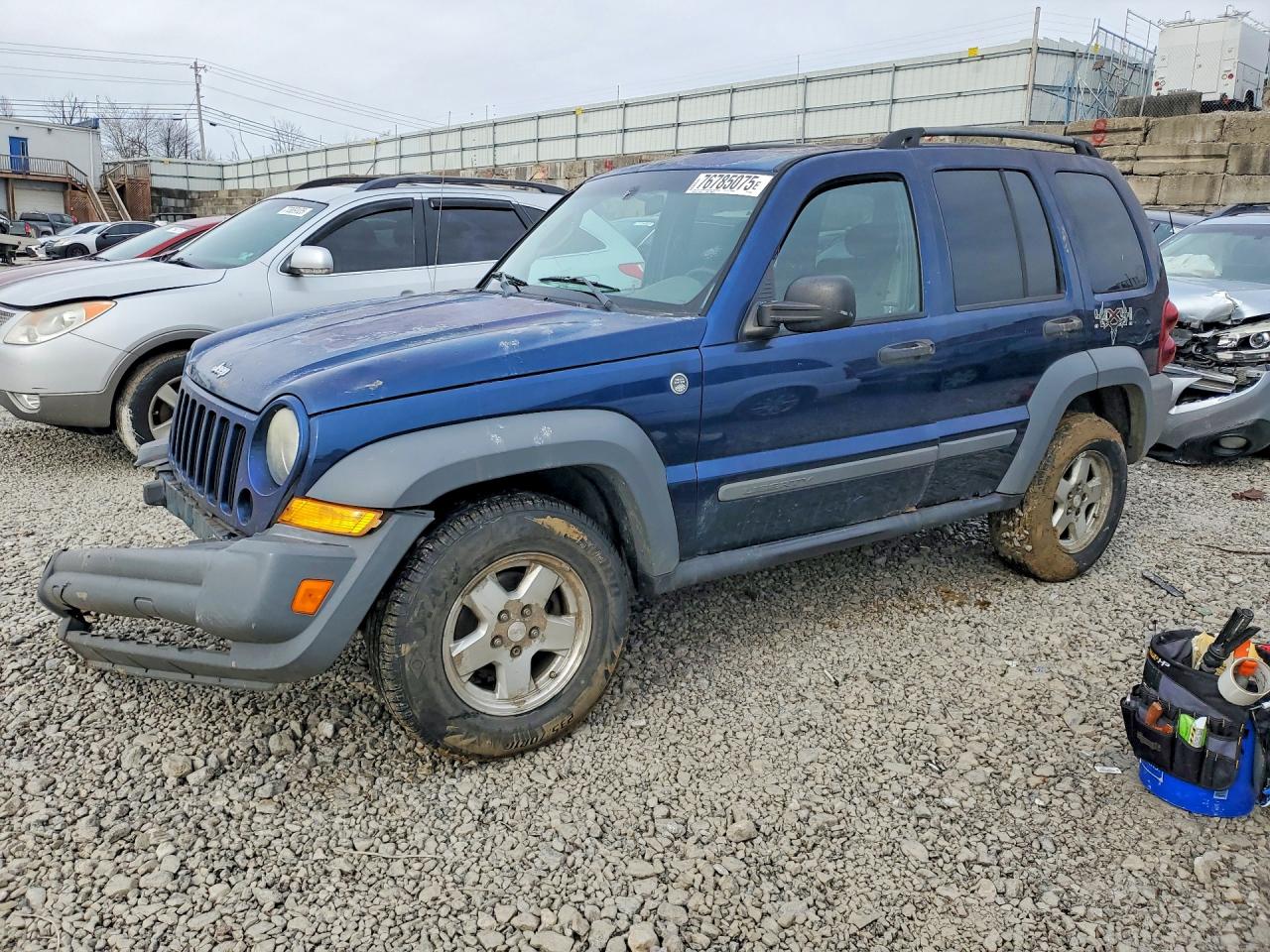 Salvage Jeep Liberty Image
