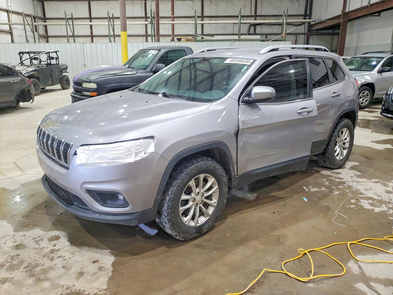 Salvage Jeep Cherokee Image
