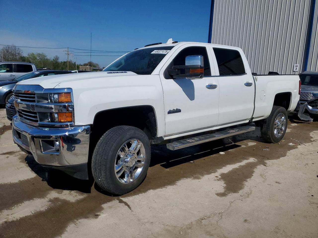Salvage Chevrolet Silverado Image