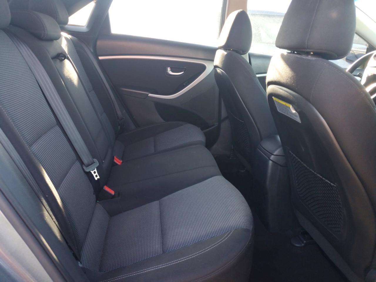 Hyundai ELANTRA Base