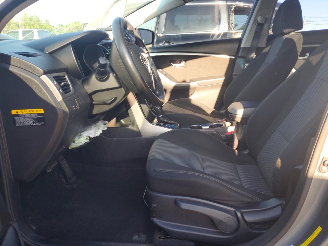 Hyundai ELANTRA Base