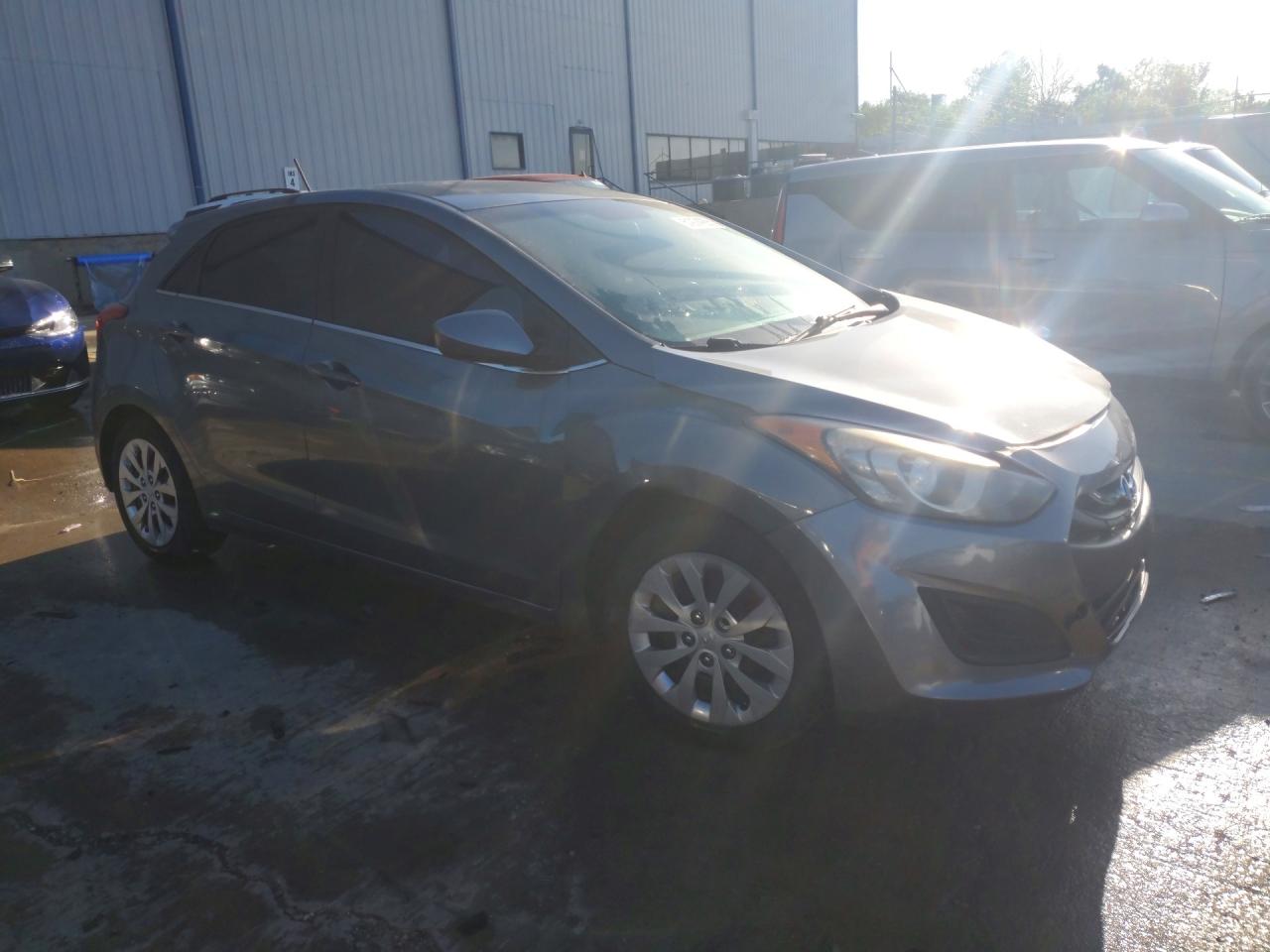 Hyundai ELANTRA Base