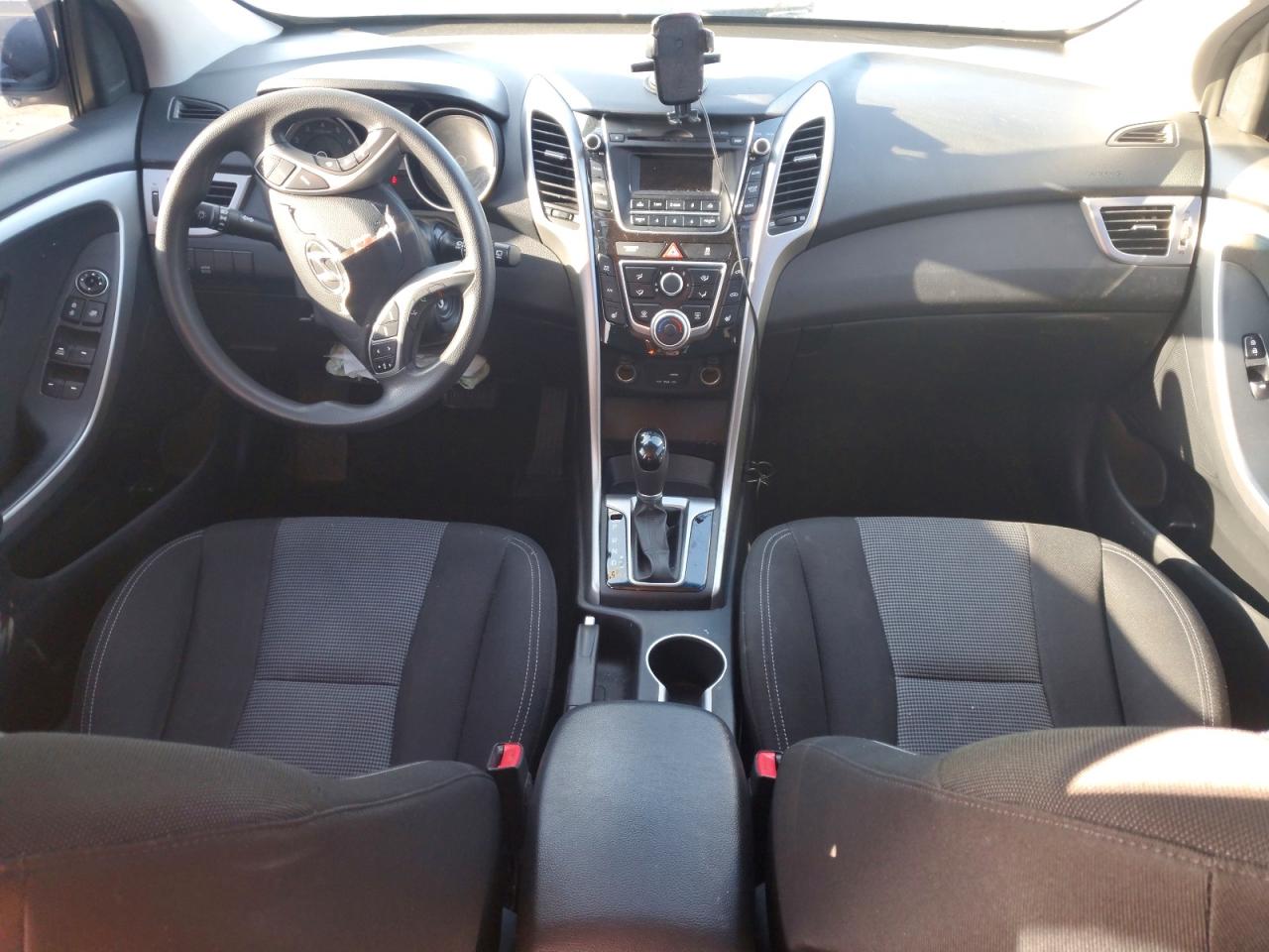 Hyundai ELANTRA Base